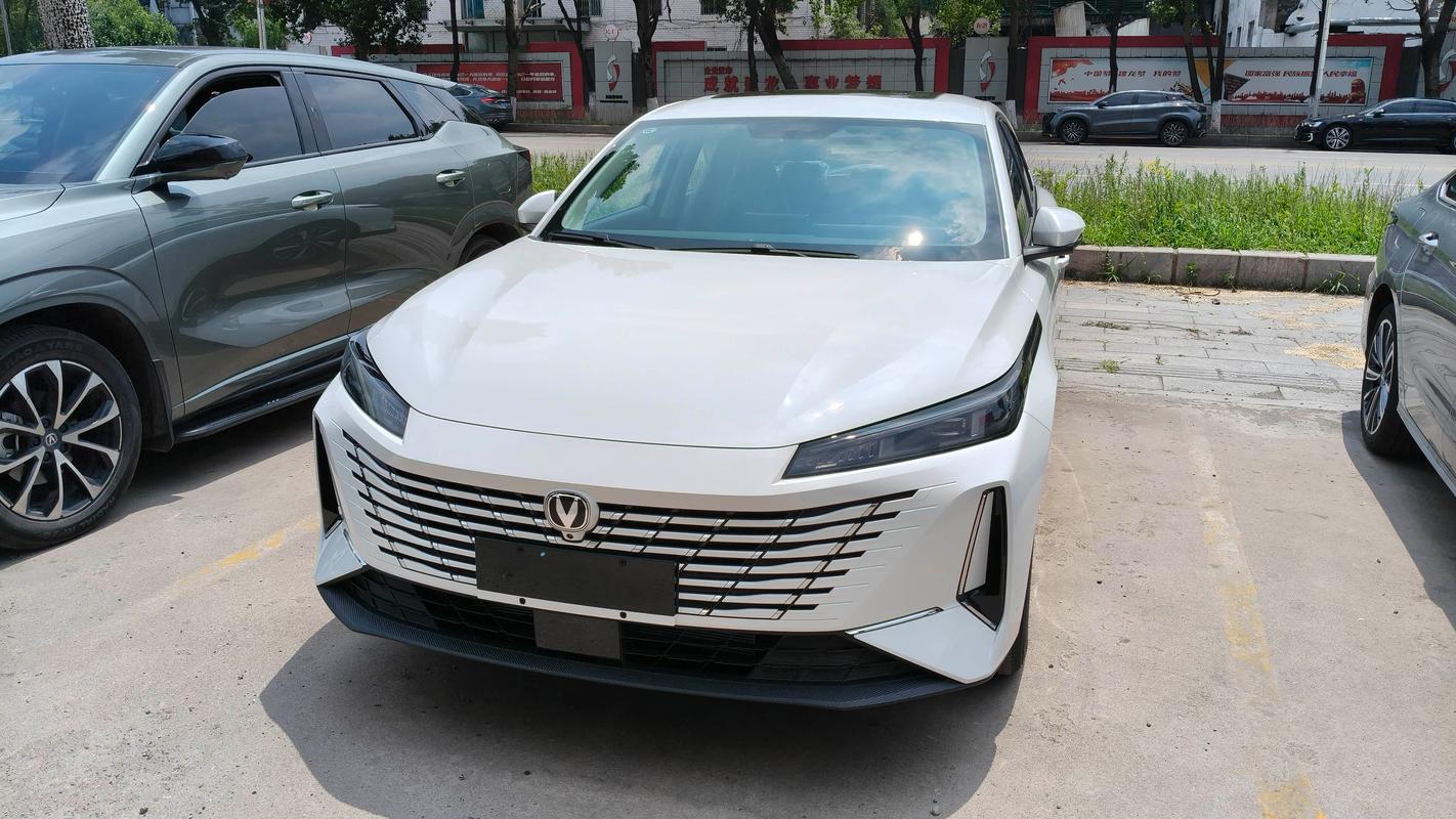 长安逸动2025款(长安逸动2025款蓝鲸15t尊贵型)