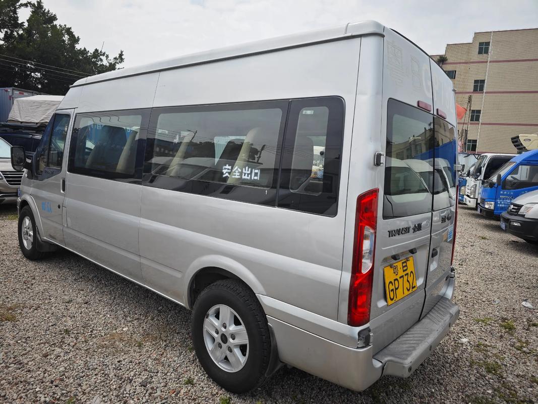 福特全顺15座／福特全顺15座图片