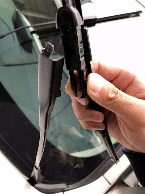 宝马新款3系,宝马新款3系雨刮器怎么立起