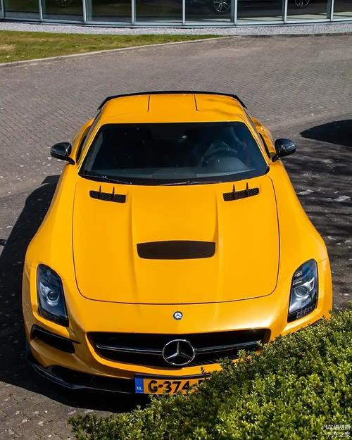 奔驰有一款车是橙色的／奔驰越野橙色