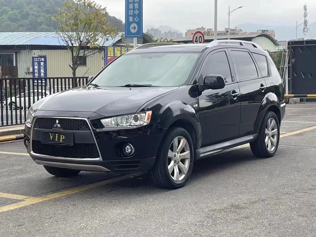 三菱欧蓝德老款,三菱欧蓝德老款改新款