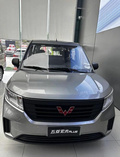 五菱宏光plus7座豪华版图片/2025款五菱宏光plus