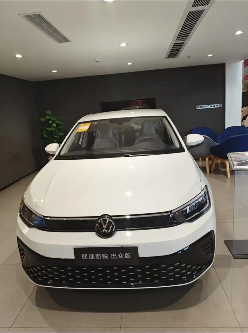 大众朗逸两厢汽车价钱多少(大众朗逸两厢汽车价钱多少钱一辆)