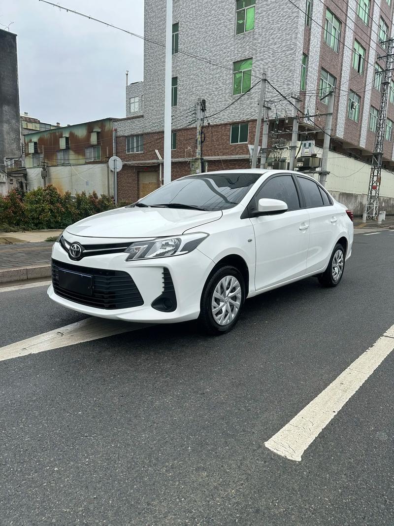 丰田威驰21款,丰田威驰21款后备箱照明灯图片