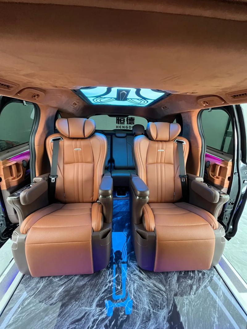 丰田塞纳内饰,丰田塞纳内饰蝴蝶顶