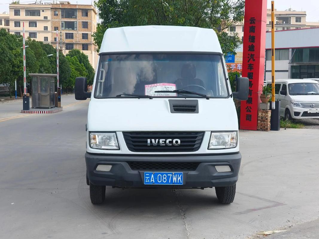 2024款依维柯双排货车,21款依维柯双排货车